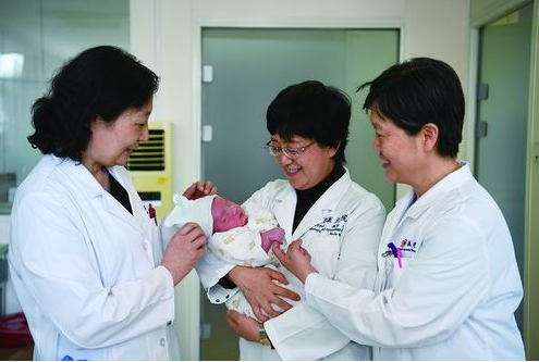 世界上第一个供卵试管婴儿（全世界供卵试管婴儿的平均预期寿命）
